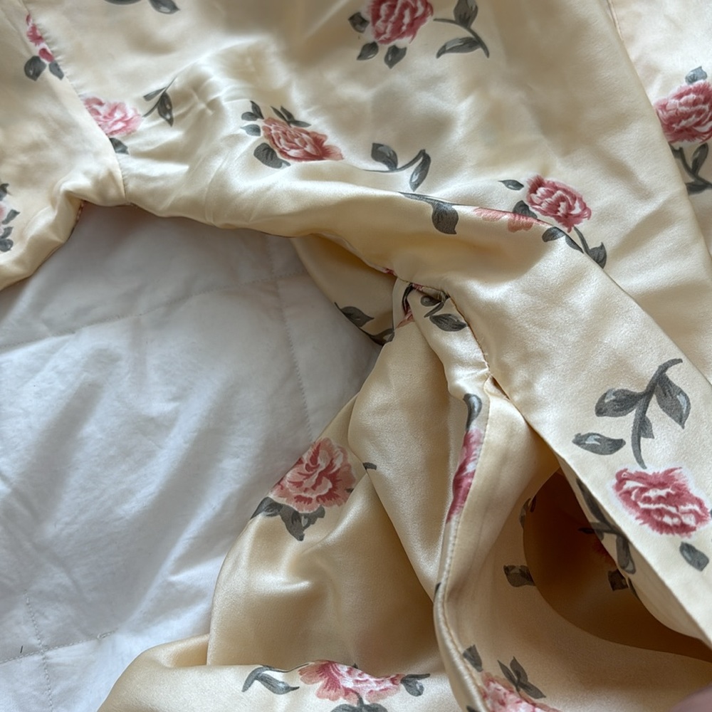 Victoria Secret SILK ROBE SZ M NWOT WITH POCKETS - Picture 3 of 8